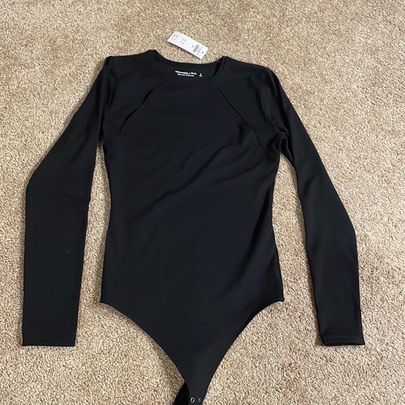 Abercrombie Soft AF long sleeve seamless bodysuit with slit details - Picture 2 of 4